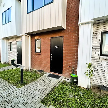 Entire Luxury Cosy Townhouse With Master Bedrooms,10 Min To Airport & Sylvia Park